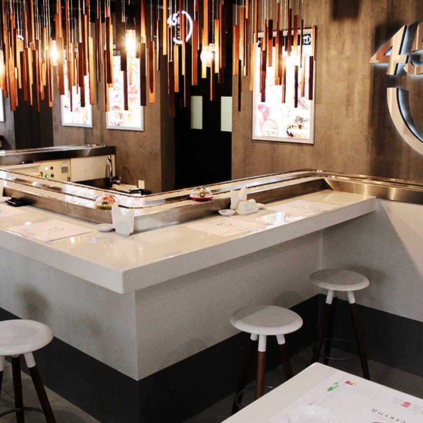 Banco kaiten magnetico bianco con piattini — Basara Milano Duomo